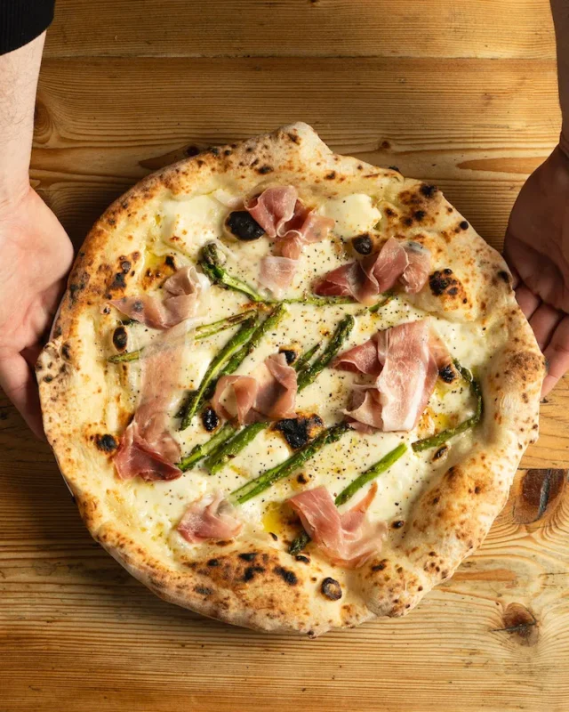 neapolitan style pizza