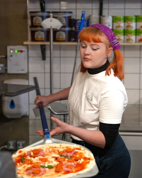 pizzaiola making neapolitan pizza