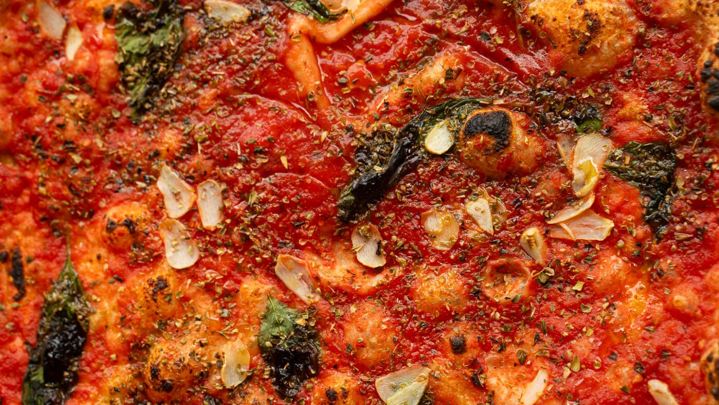 tomato base neapolitan pizza